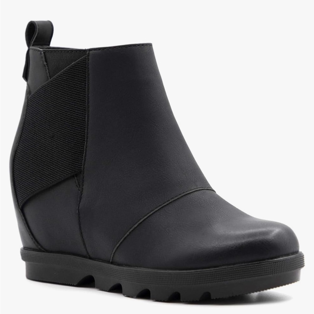 Athlefit black wedge boots, size 8. Brand New!